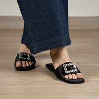 GiGi Flat Black