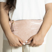 Croc Clutch pink