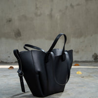 Beryl Tote Bag Black ( ship in 10 days)