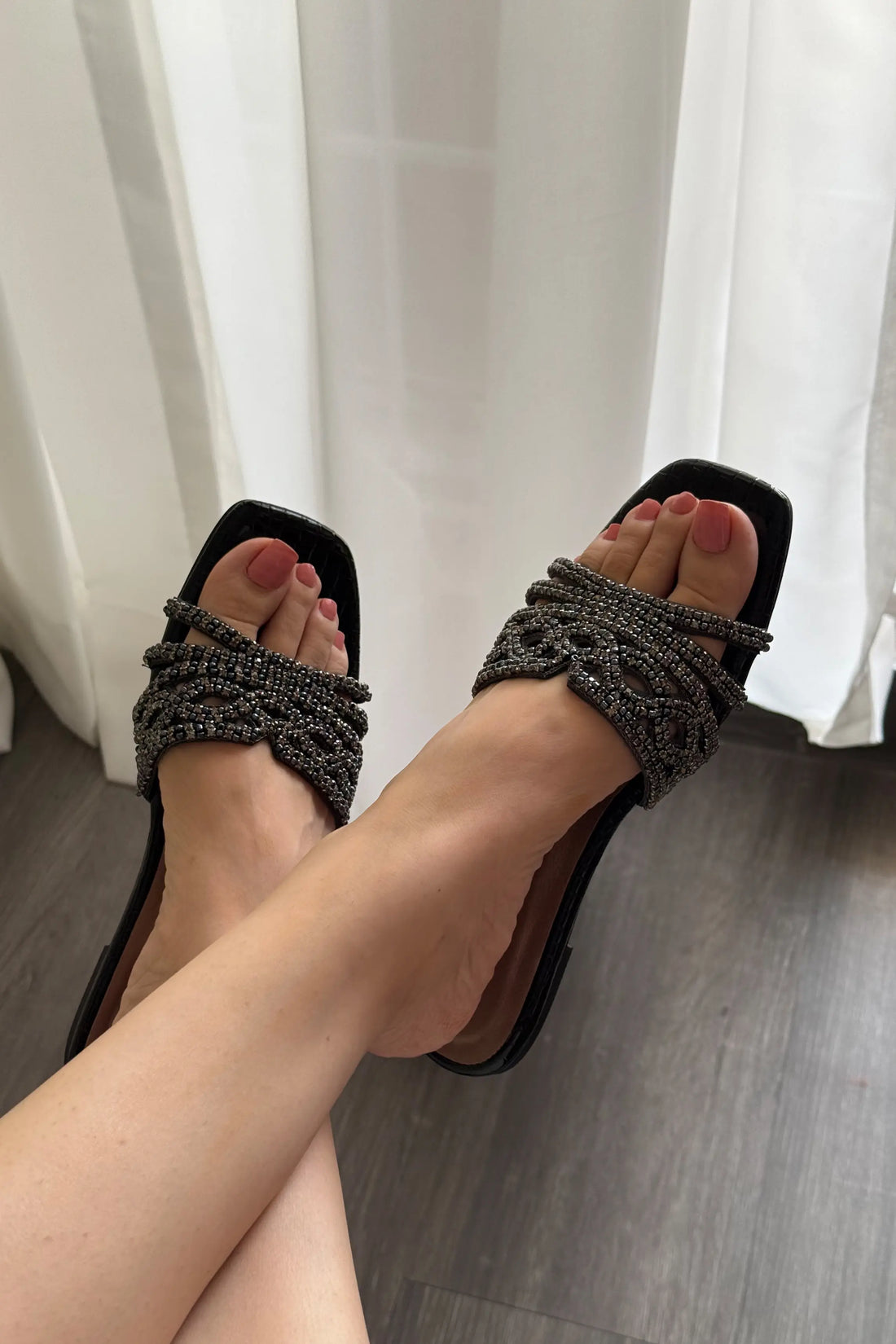Darla Slipper Black