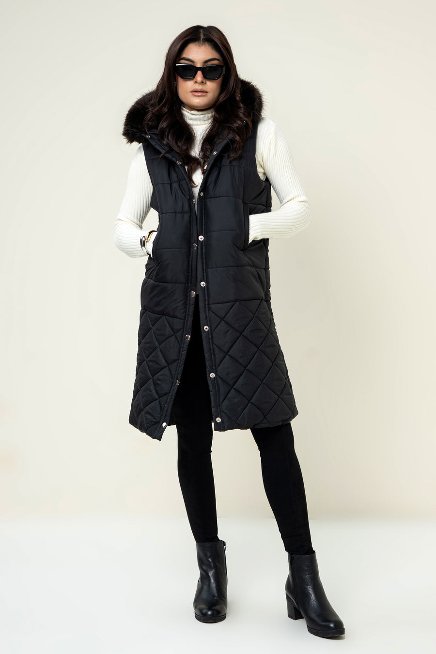 Hannah Neo Long Sleeveless Jacket with Fur hoodie Black