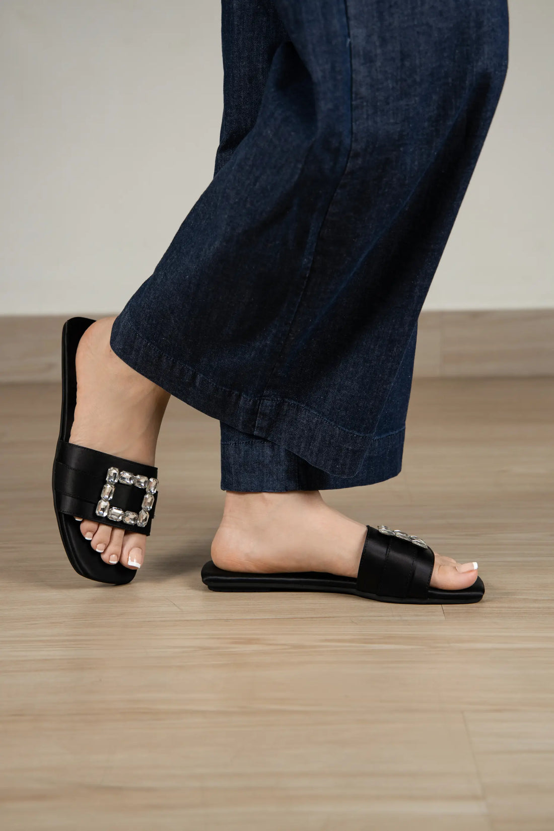 GiGi Flat Black