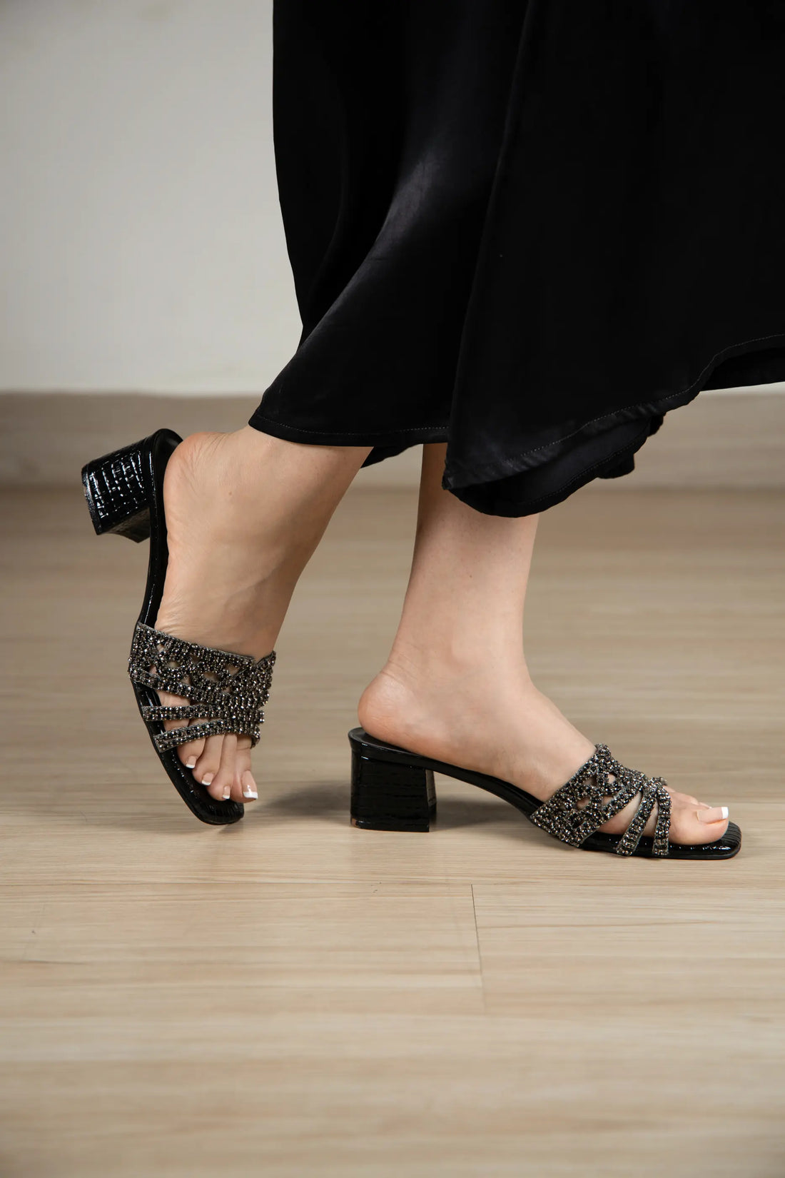 Omaha NEO Heels Black (Ship in 2 Weeks)