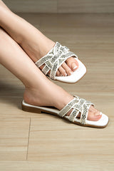 Lila Flats White