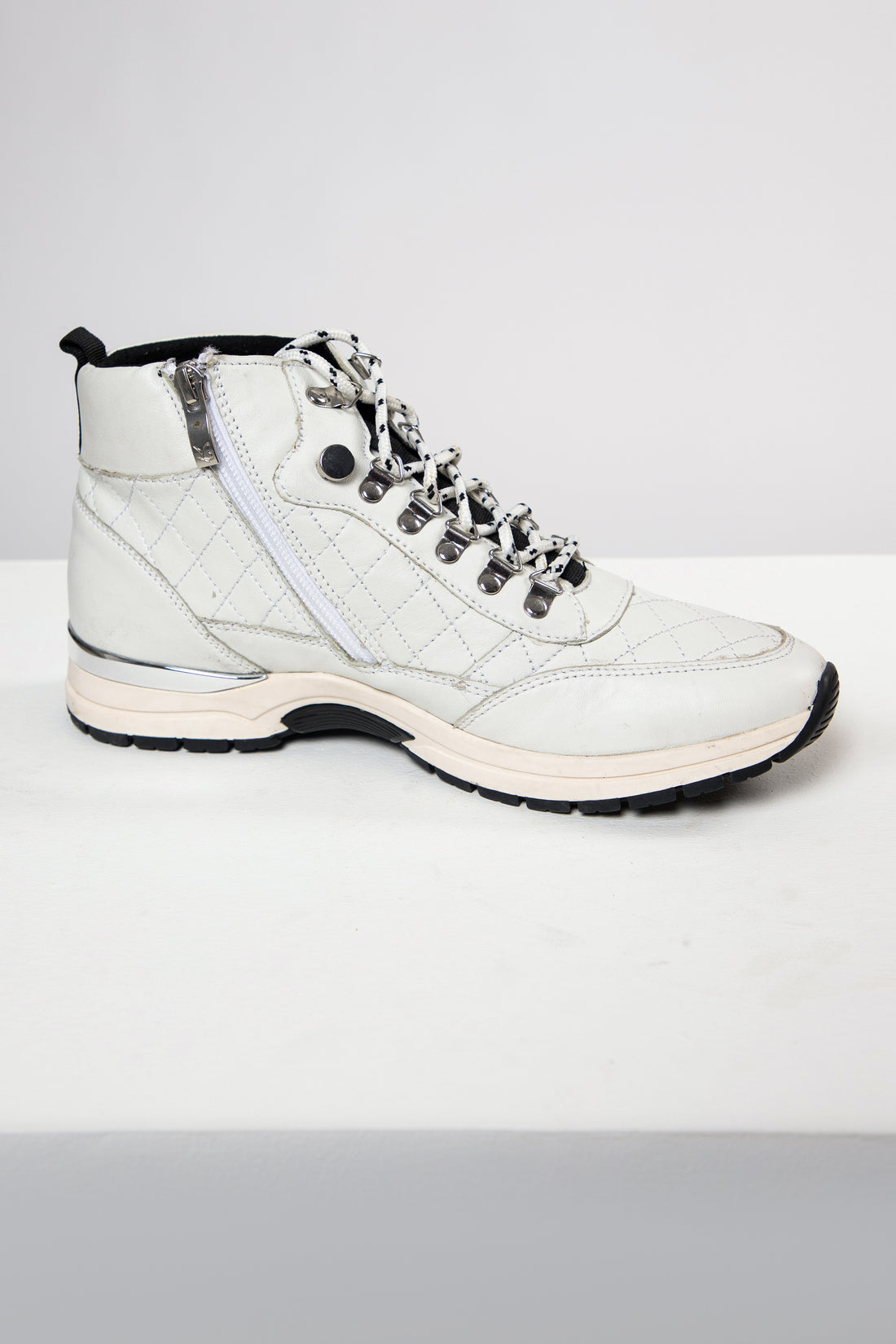 Rivet Edge Sneakers (10 DAYS DELIVERY)