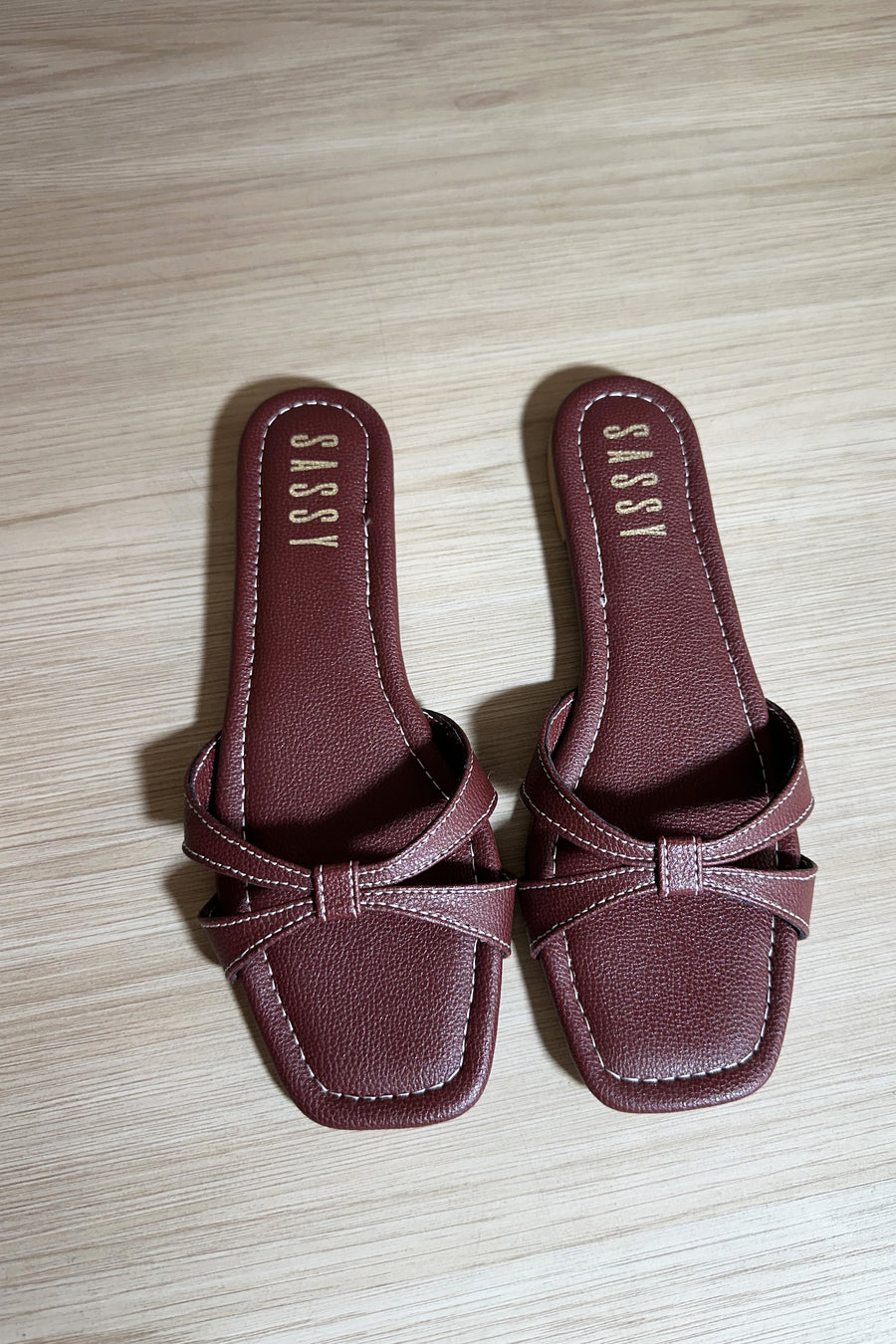 Sofia Flat Burgundy