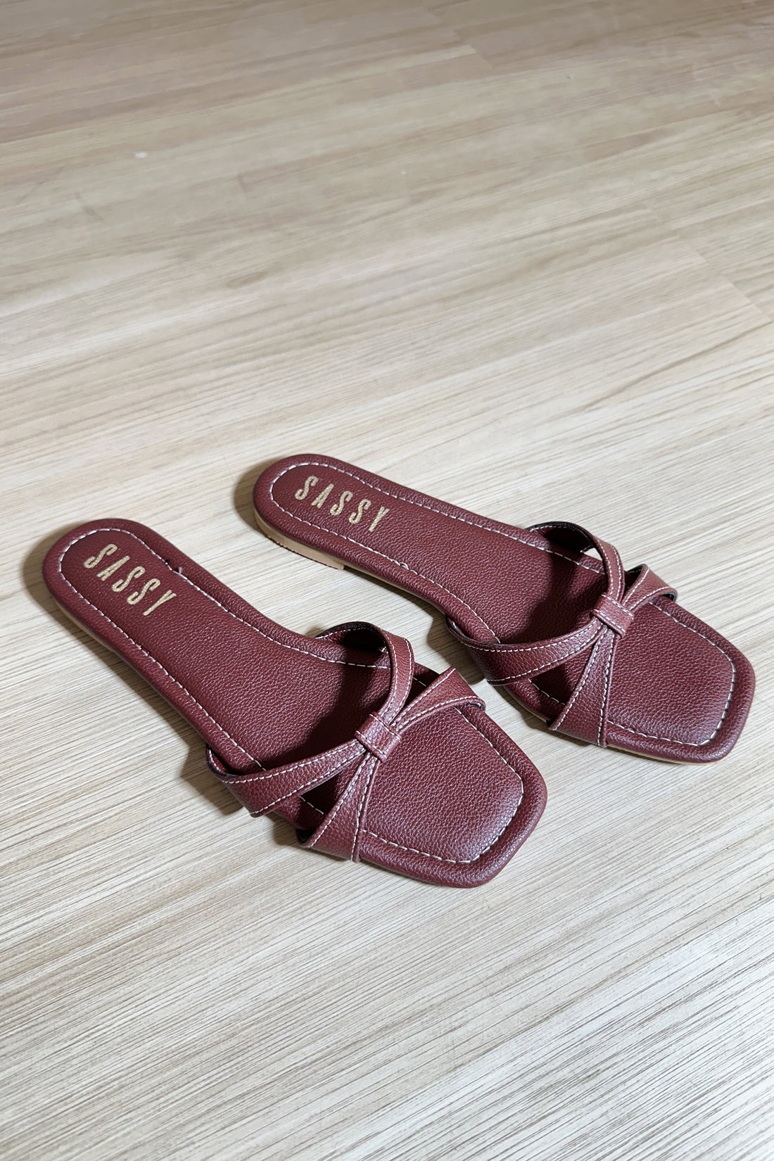 Sofia Flat Burgundy