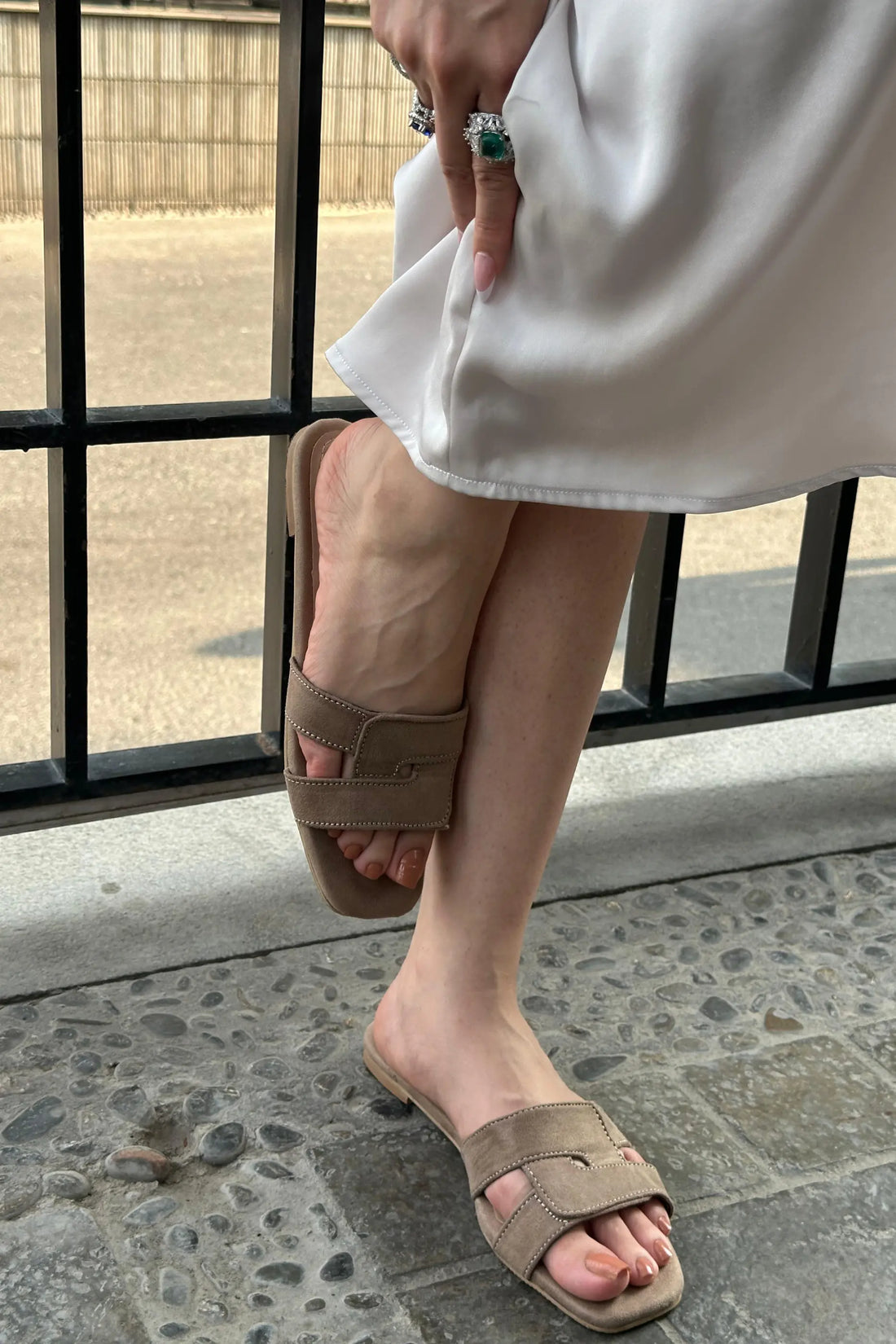 ZAZA Flats Nude