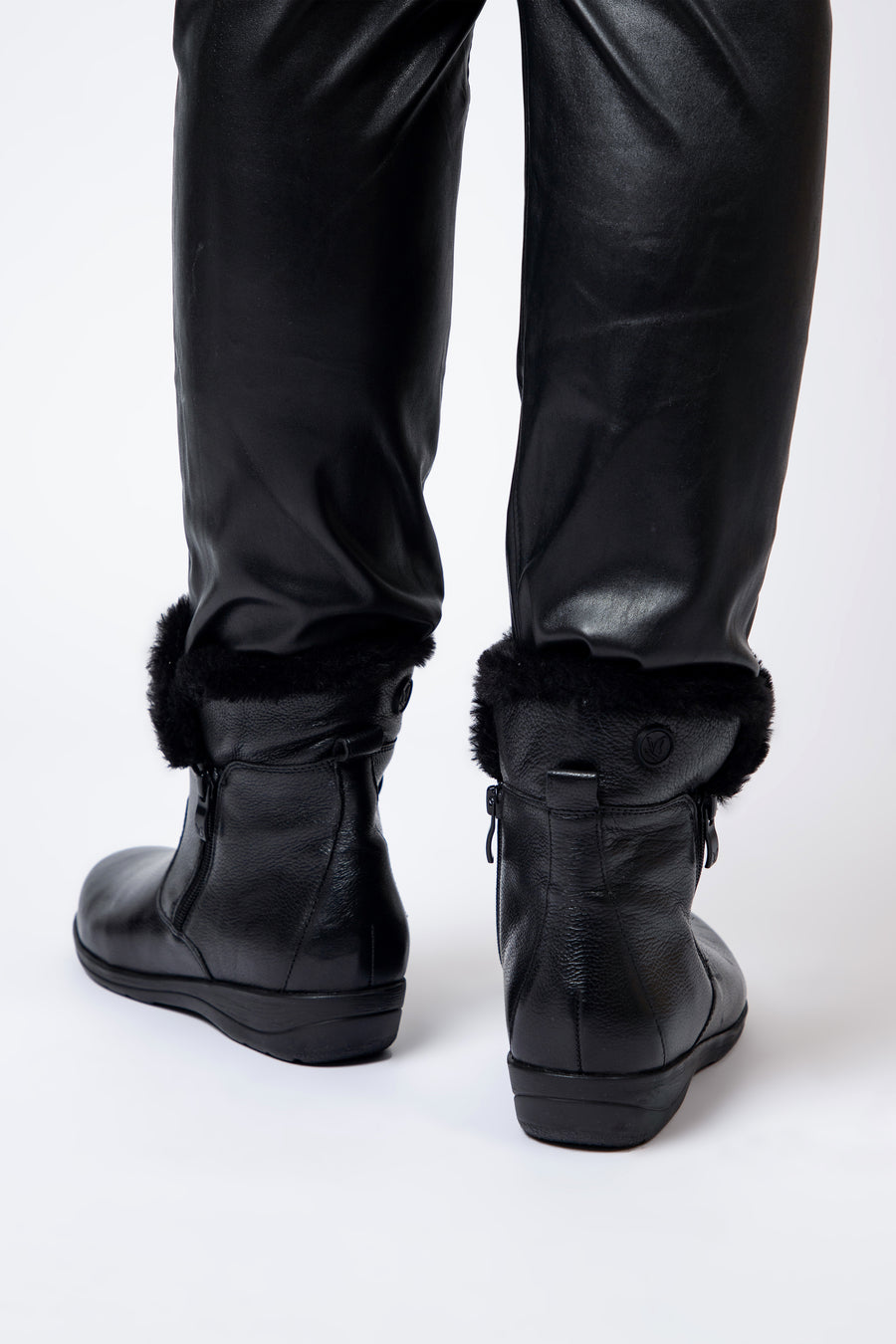 Brussels Glide fur boots Black