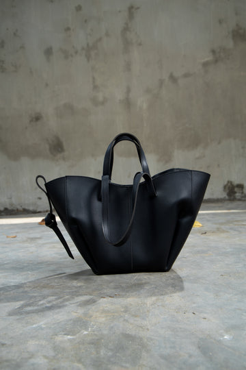 Beryl Tote Bag Black ( ship in 10 days)