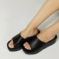 Daphne Wedge Black