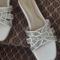 Lila Flats White